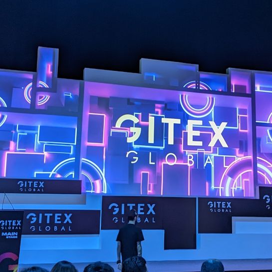 صورة مسرح GITEX Global التي تبرز الظهور العام لـ Professional.me